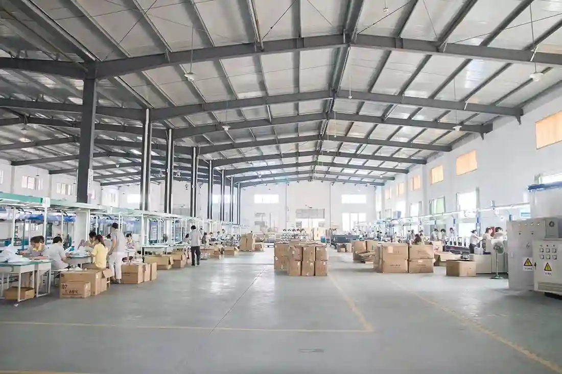 Wide clean standardized manufacturing workshop for all FXRH household dehumidifiers, sufficient storage and assembly space to guarantee fast order delivery